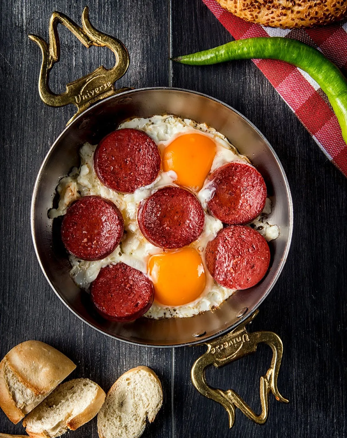 Sahanda Sucuklu Yumurta